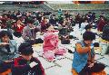 1999年1月2日 法輪功學員在四川成都市塔子山公園煉功、弘法